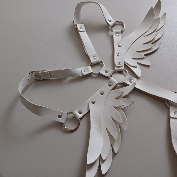 Leather Harness with Angel Wings - Picture 7 of 12